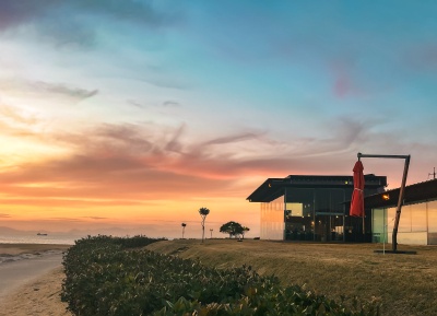 『日本の夕陽100選』のきららビーチ焼野!周辺の絶景フォトジェニックスポットやロケーション抜群のレストランも満喫❤︎