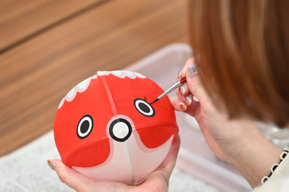 柳井白壁の町並みで「金魚ちょうちん・柳井縞織」作り体験に挑戦!