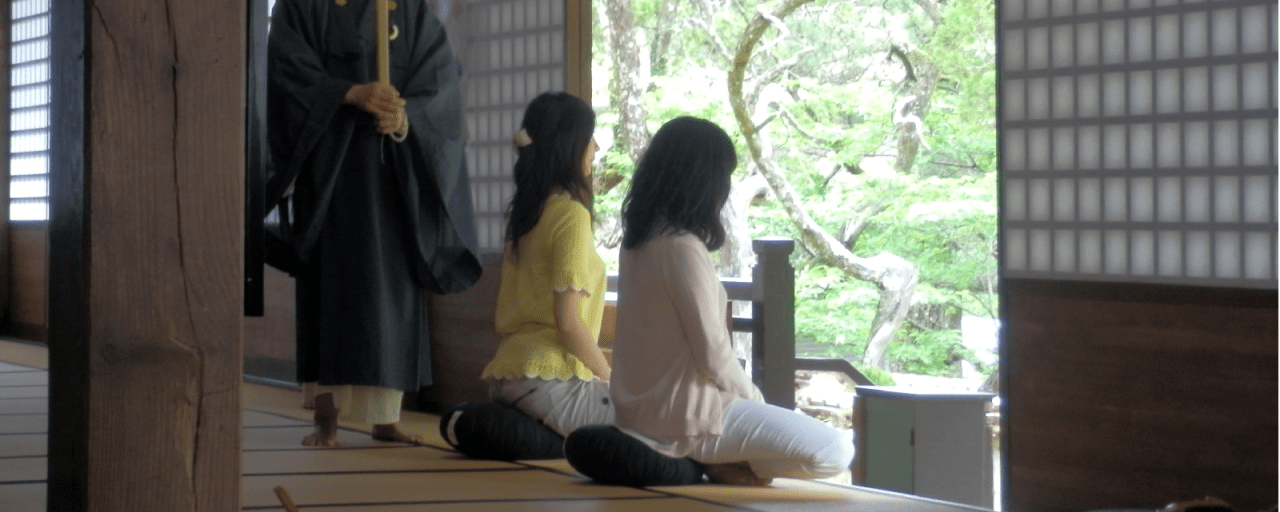 心を清める朝の坐禅体験