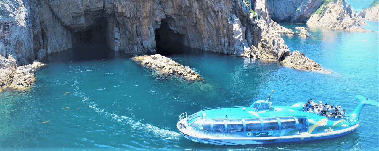 感動の「海上アルプス」で洞門クルージング